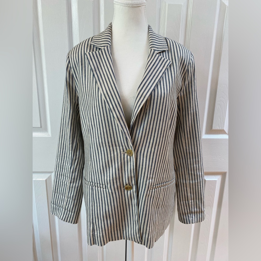 Evereve Navy and Off-White Stripped Linen Blend Two Button Blazer Size S